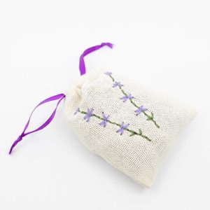 Sivka zeliščna kmetija pod hrelenom